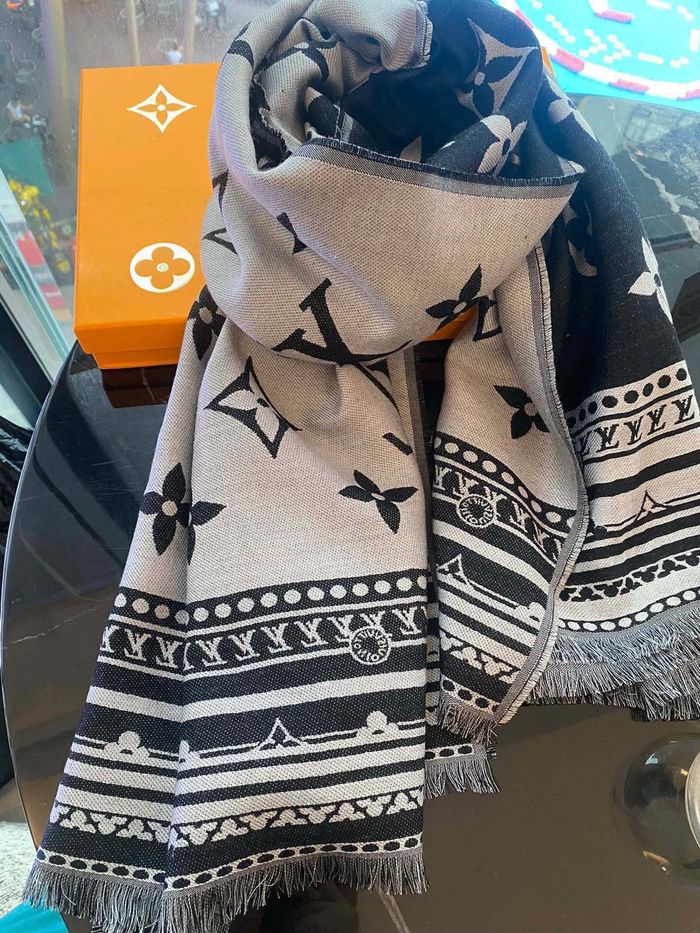 Louis Vuitton Scarf LV00146